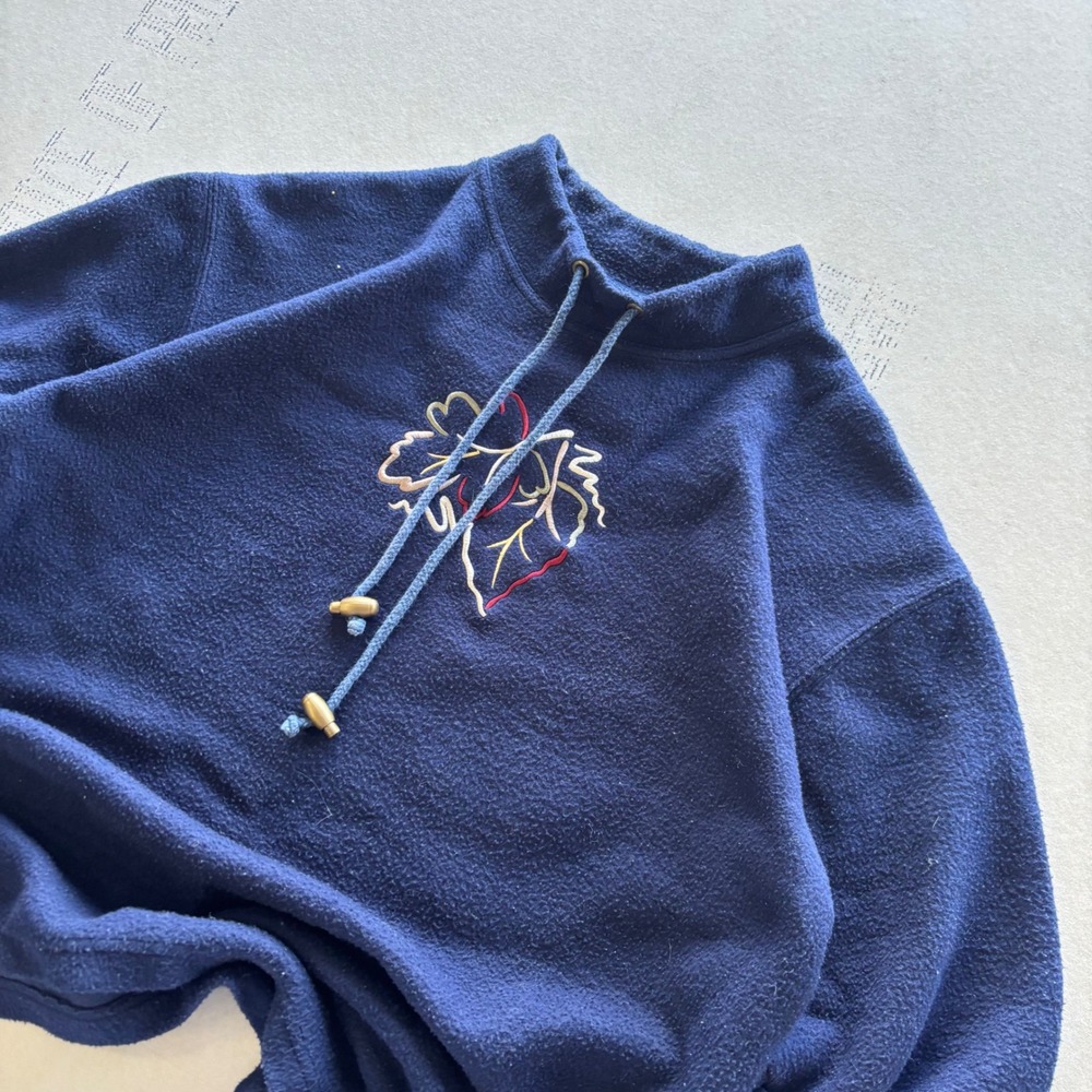 Vintage 2000s surf style crewneck fleece